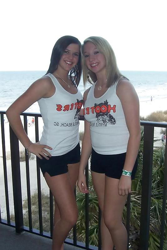 25P Look At My Hooters 