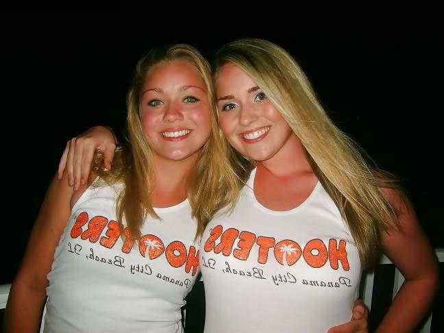 25P Look At My Hooters 