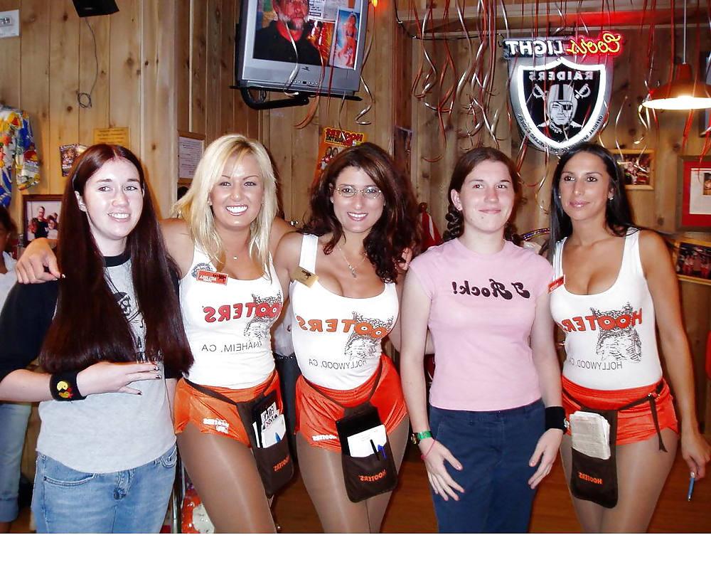 25P Look At My Hooters 