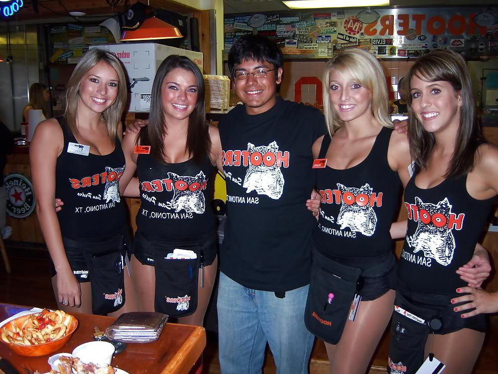 25P Look At My Hooters 