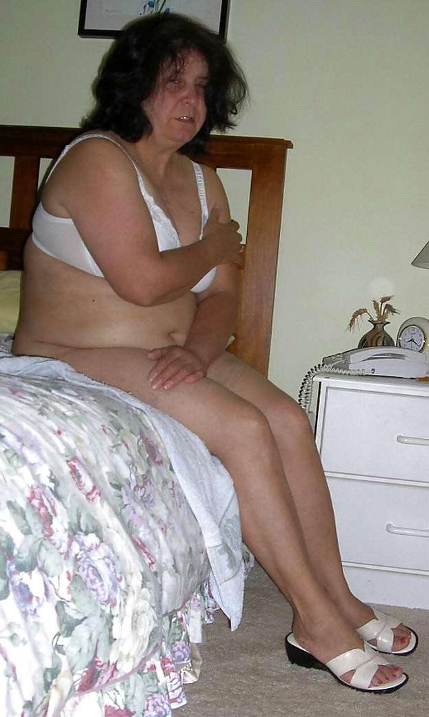 6P Slut housewife rosemary 1