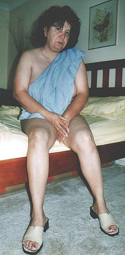 6P Slut housewife rosemary 1
