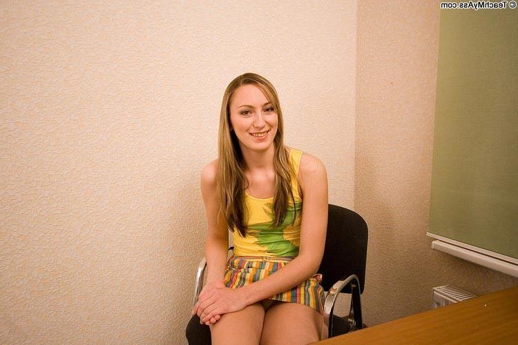 17P Young amateur gets her tight asshole stretched