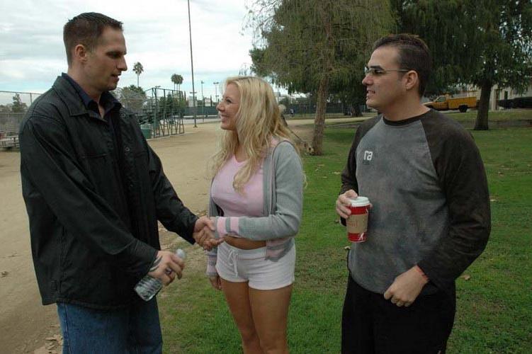 17P Shy amateur lady loses anal virginity with two men
