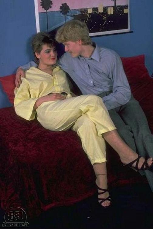16P 19802 retro couple go oral and anal crazy