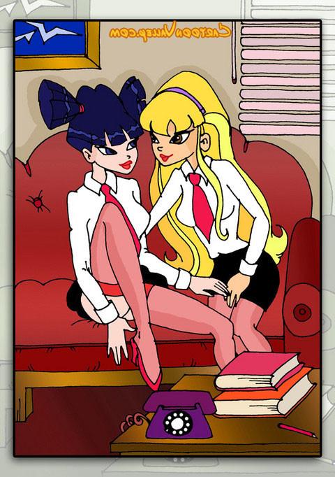 12P Stella and Musa Winx have a little lesbian action