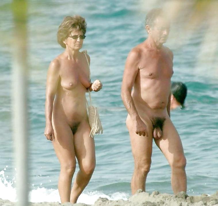 20P Naked couple 43.
