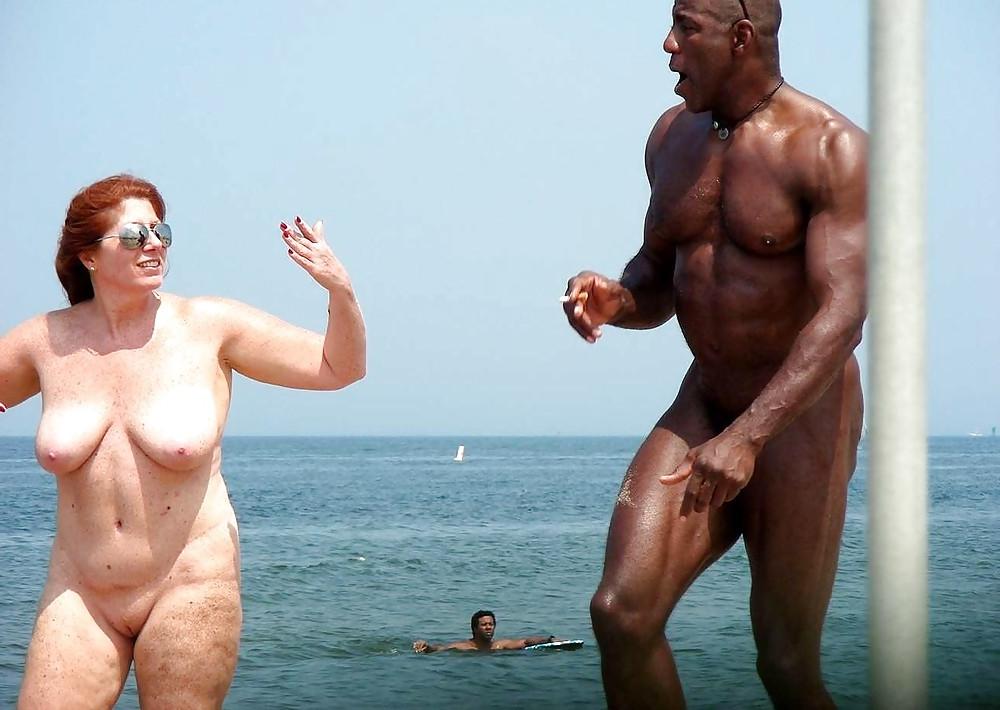 20P Naked couple 43.