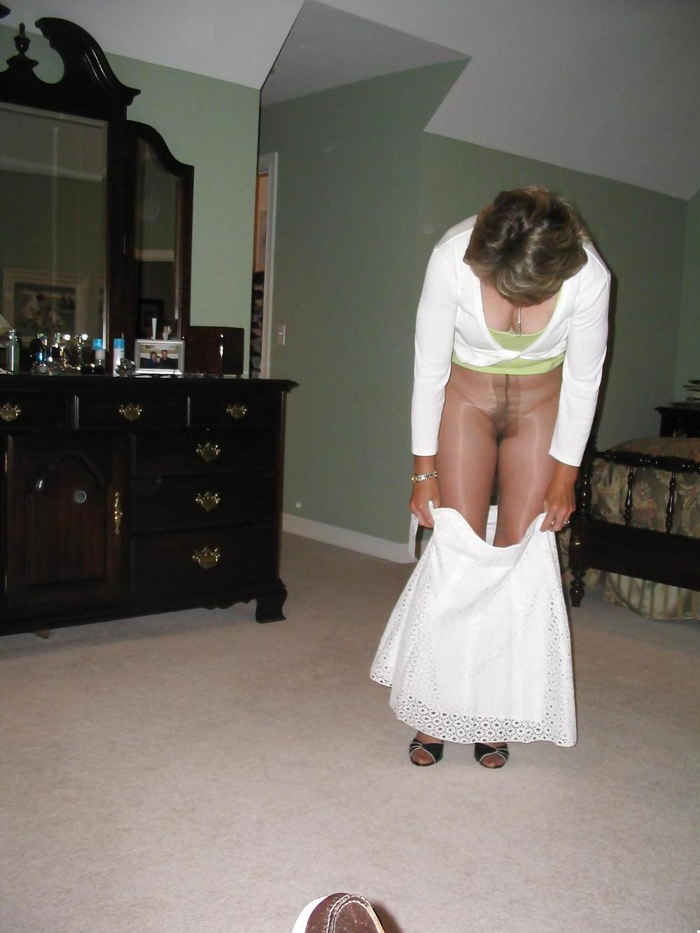 25P Uber hot MILF housewife