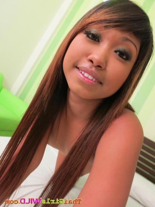 16P Thai gf poses naked on couch and bed