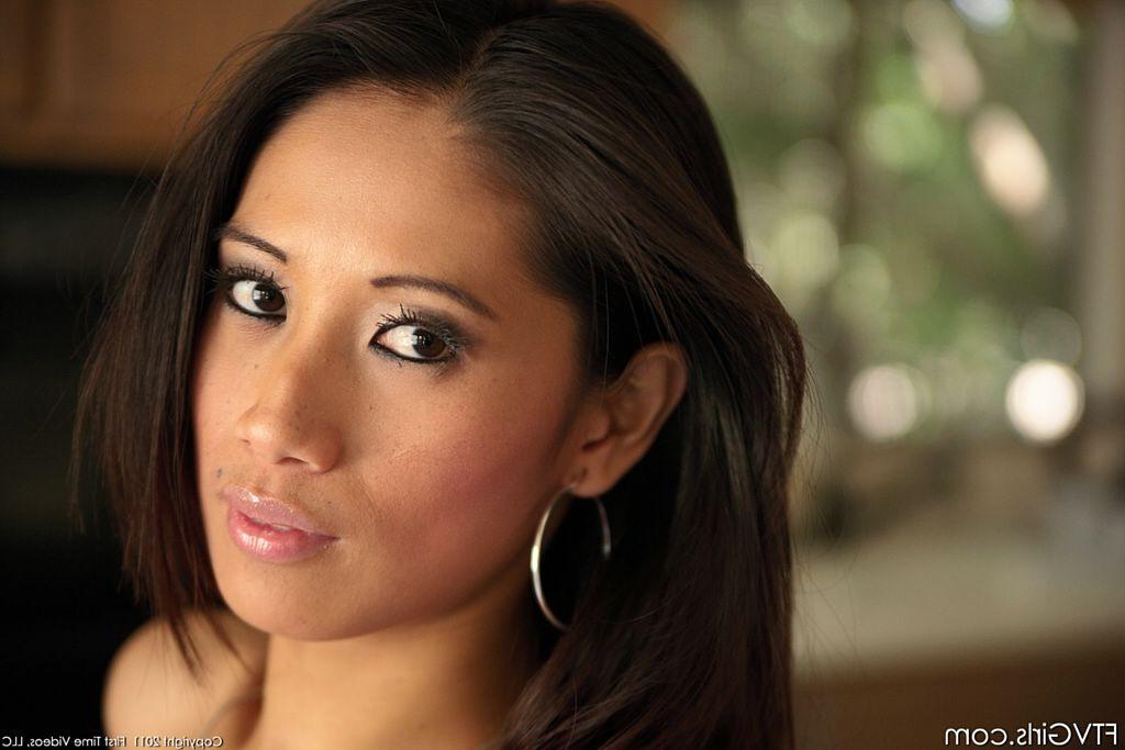 15P Sweet Filipina pussy closeup and over your waiting face