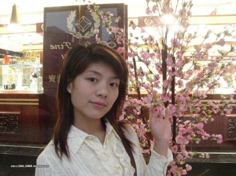 10P Kinky Korean honey teasing on cam by stripping naked