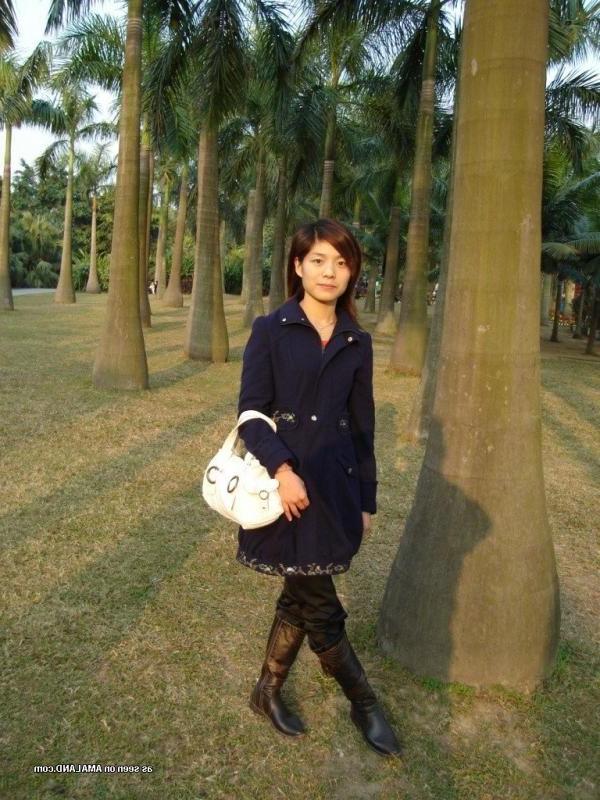 10P Kinky Korean honey teasing on cam by stripping naked