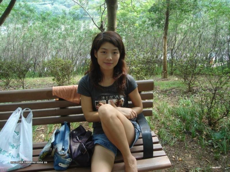 10P Kinky Korean honey teasing on cam by stripping naked