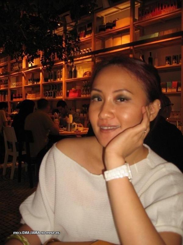 10P Collection of an amateur Chinese GF stripping naked on cam