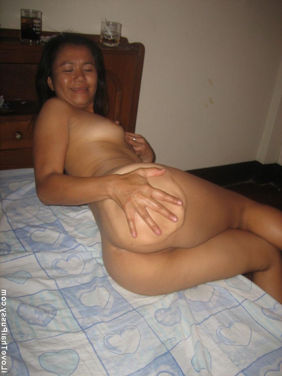 17P Thai Hooker Paid To Give Handjobs Jerking Off Tourists