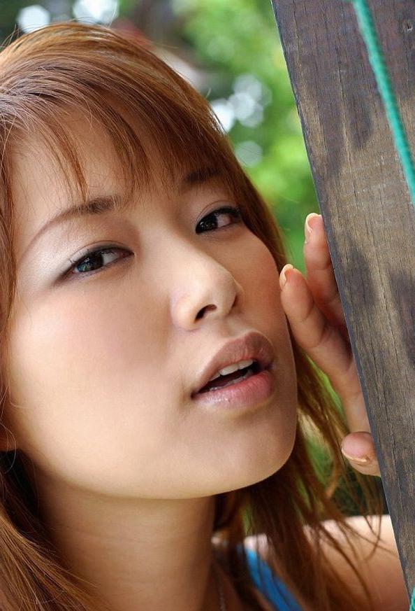 16P Yua Aida gorgeous asian ten shows perfect ass in bikini