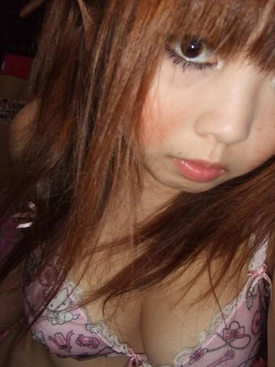16P Asian showing off her tight asshole with a dildo in it