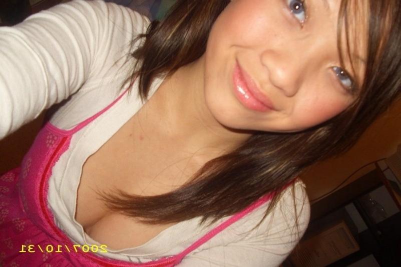 16P Asian showing off her tight asshole with a dildo in it