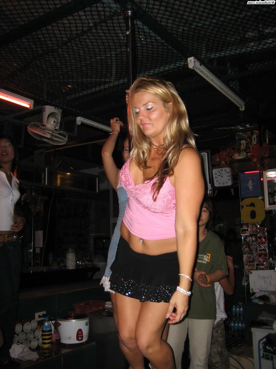 16P Amateur couple having sex with a Thai hooker on their vacation