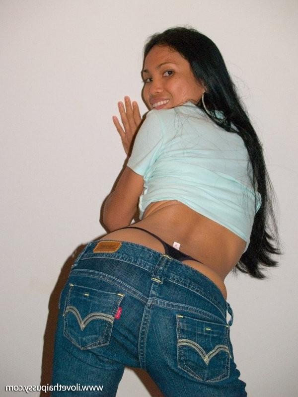 15P Thai Hookers Spreading And Fucked By A Swedish Sex Tourist