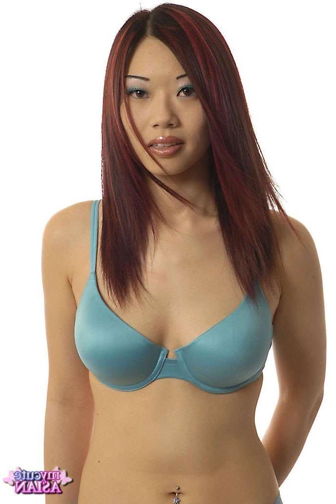 16P Asian with perfect body opens her pussy wide