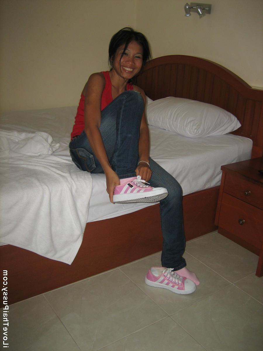 15P Sweet Treat Thai Bargirl Penetrated By A Sex Tourist
