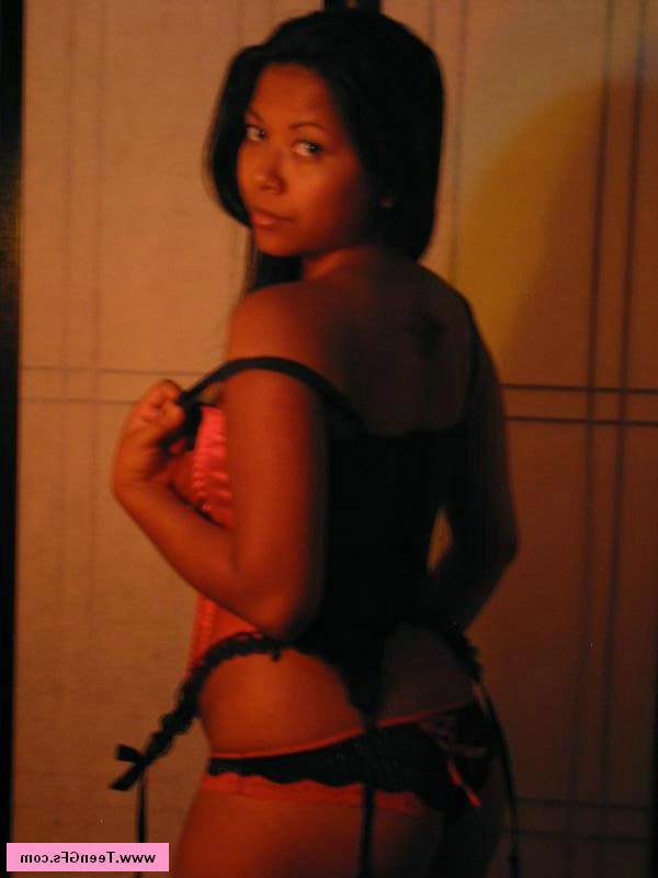 17P Hot large boobs amateur teenie trying her sexy lingeries