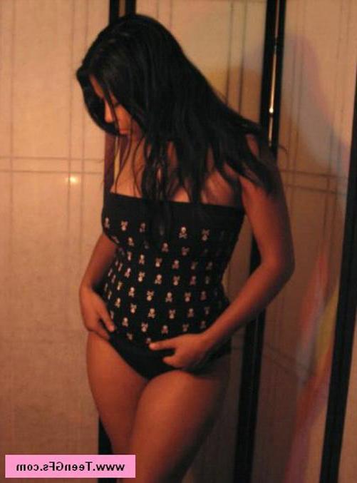 17P Hot large boobs amateur teenie trying her sexy lingeries