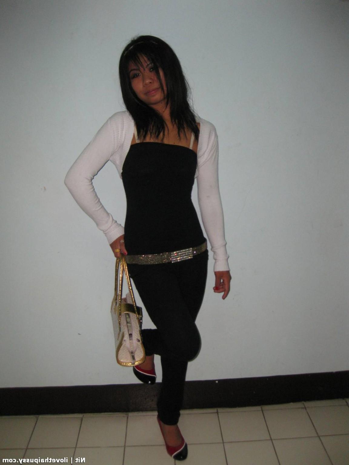 12P Real Thai Prostitute Paid To Spread Filthy Pussy