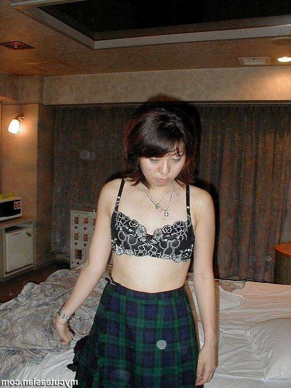 16P Japanese amateur coed deeply fucked in hotel