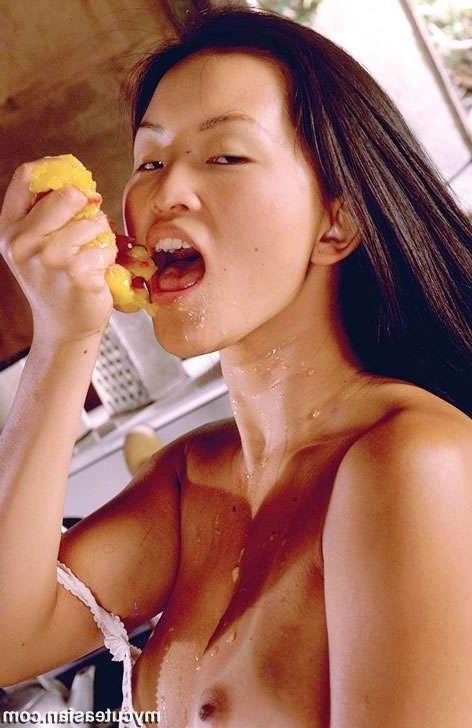 16P Asian spreads fresh fruit on her perfect body
