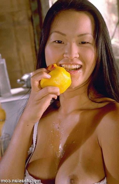 16P Asian spreads fresh fruit on her perfect body