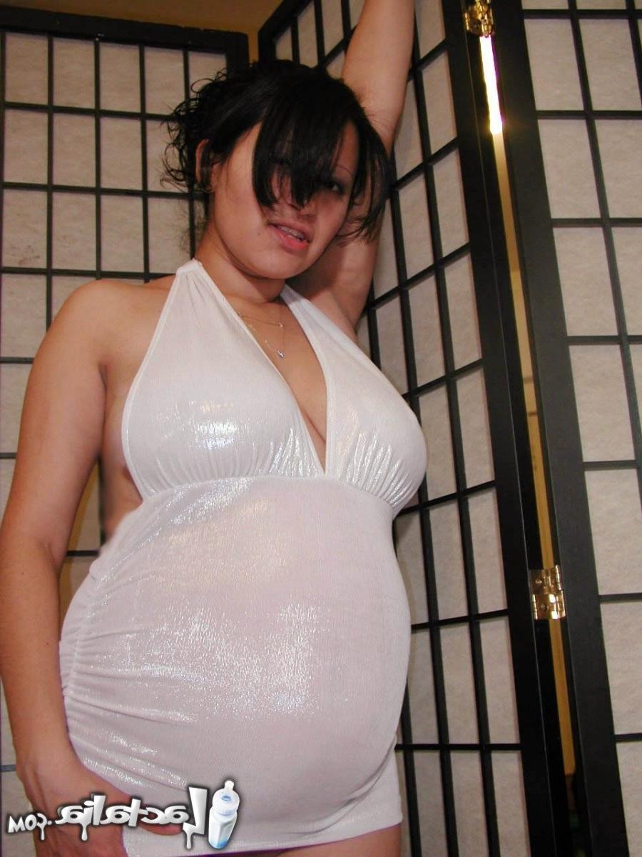 15P Pregnant cutie shows off her belly and bum