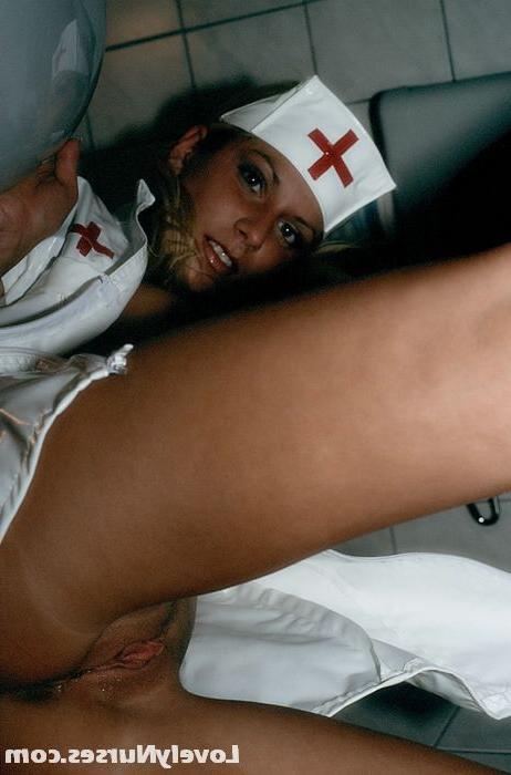 15P Provocative nurse Andrea fucking a huge dildo in the bath