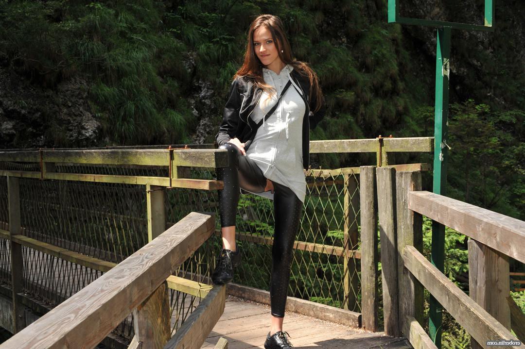 16P Eroberlin-Silvie-de-Lux-public-sex-austrian-rocky-gorge
