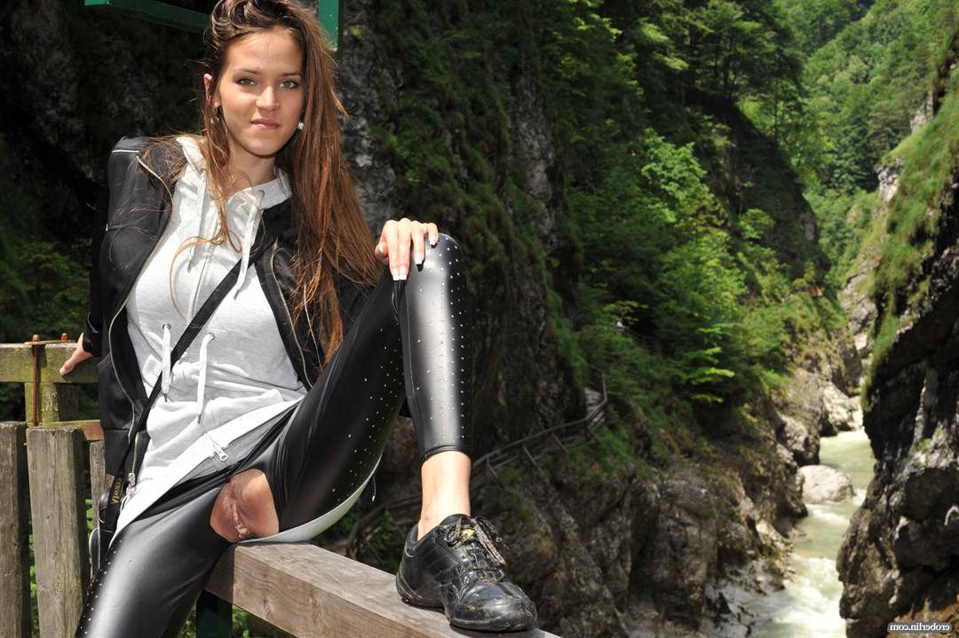 16P Eroberlin-Silvie-de-Lux-public-sex-austrian-rocky-gorge