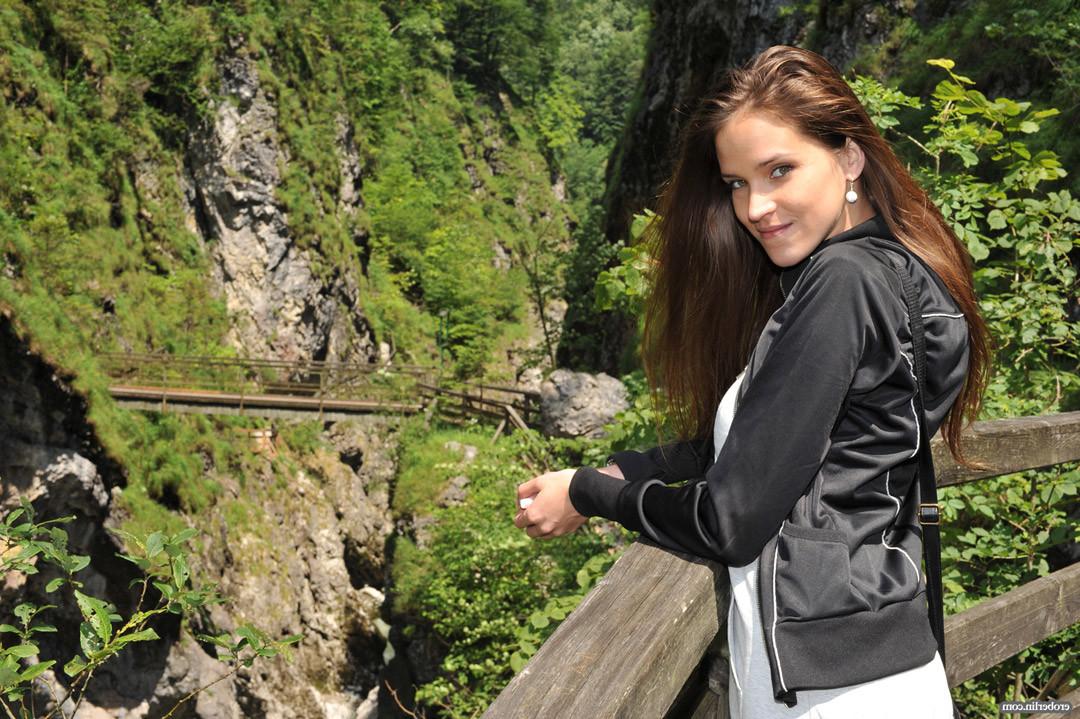 16P Eroberlin-Silvie-de-Lux-public-sex-austrian-rocky-gorge