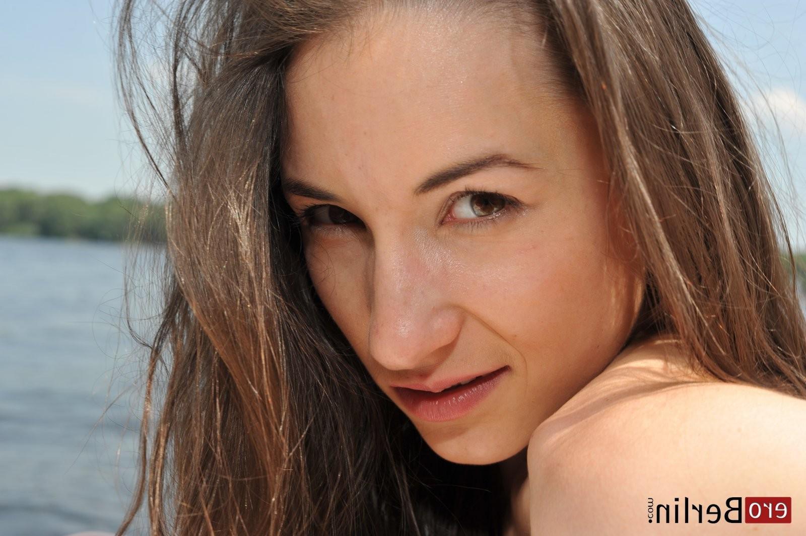 11P Eroberlin-Jennifer-skinny-teen-Berlin-Wannsee
