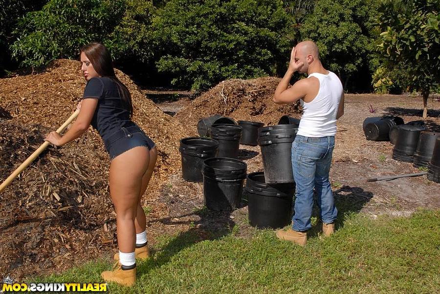 20P She began shaking that beautiful booty all over her garden. Then, she decided th