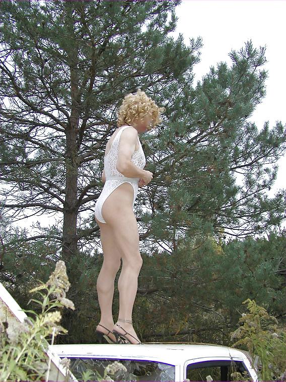 25P Crossdresser and the car