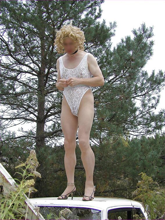 25P Crossdresser and the car