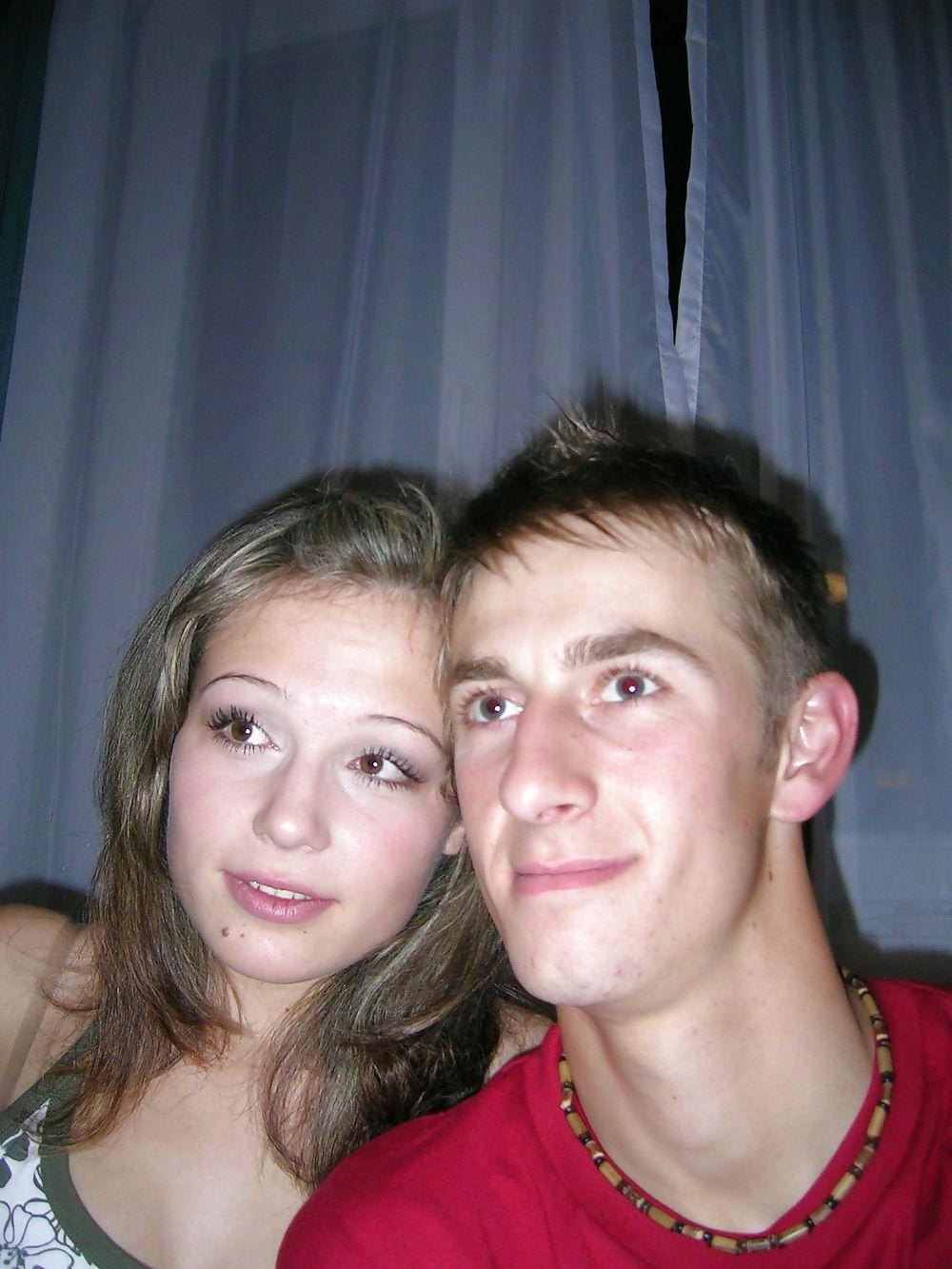 20P REAL TEEN COUPLE HOME SNAPS .1 - COOLBUDY