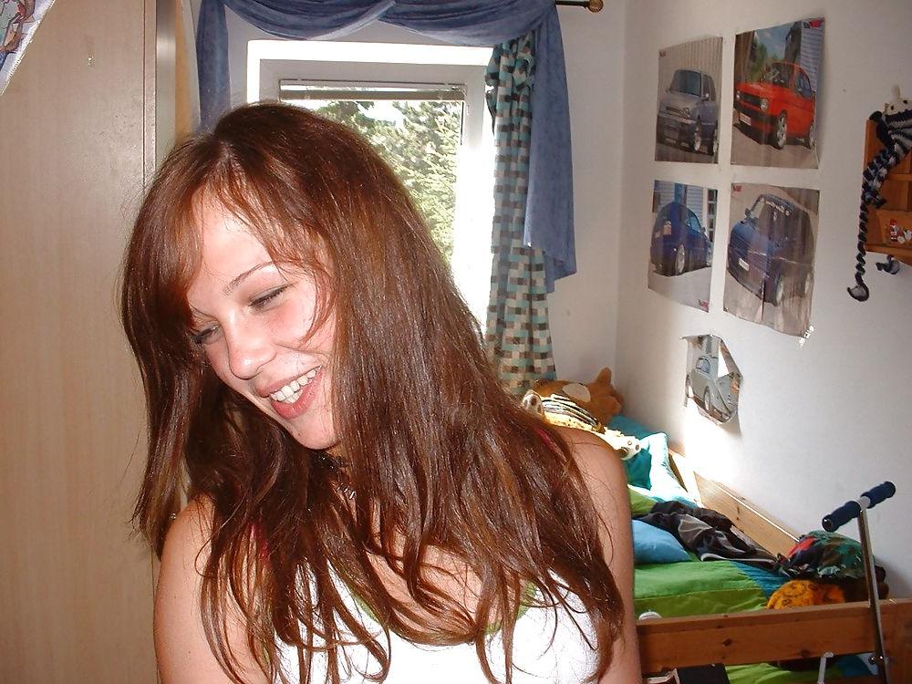 20P REAL TEEN COUPLE HOME SNAPS .1 - COOLBUDY