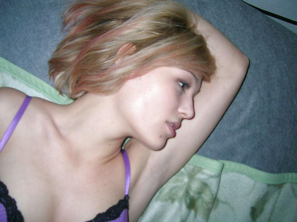 20P REAL TEEN COUPLE HOME SNAPS .1 - COOLBUDY