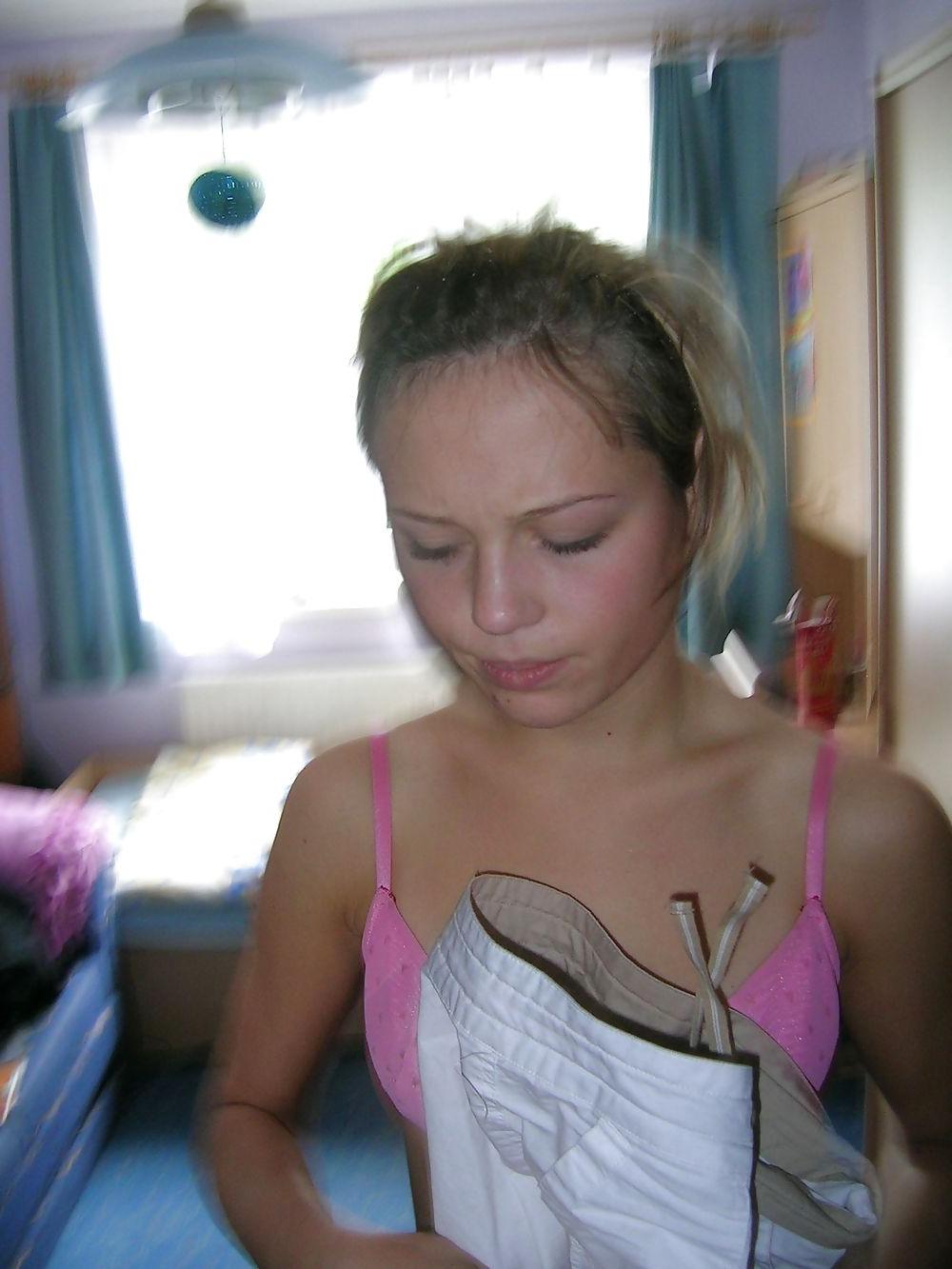 20P REAL TEEN COUPLE HOME SNAPS .3 - COOLBUDY