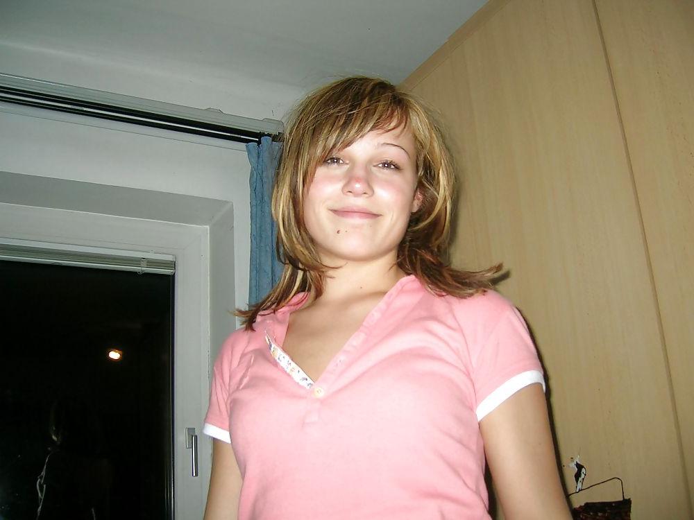 20P REAL TEEN COUPLE HOME SNAPS .3 - COOLBUDY