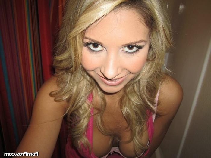 12P Shy Girlfriend Blossoms into Slut