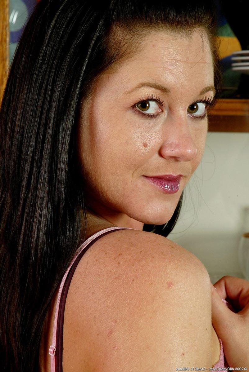 15P Big breasted housewife with nice ass exposed