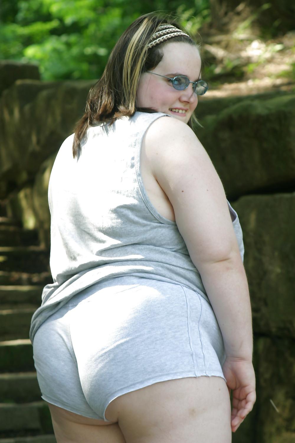 25P Kaylee outside in grey shorts
